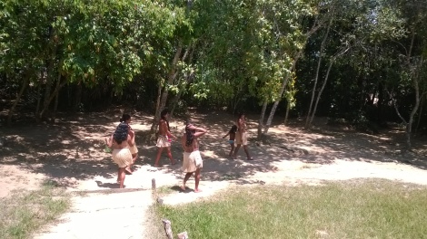 Índias da tribo Tesana Tucano, Amazonas, 2014, por LP